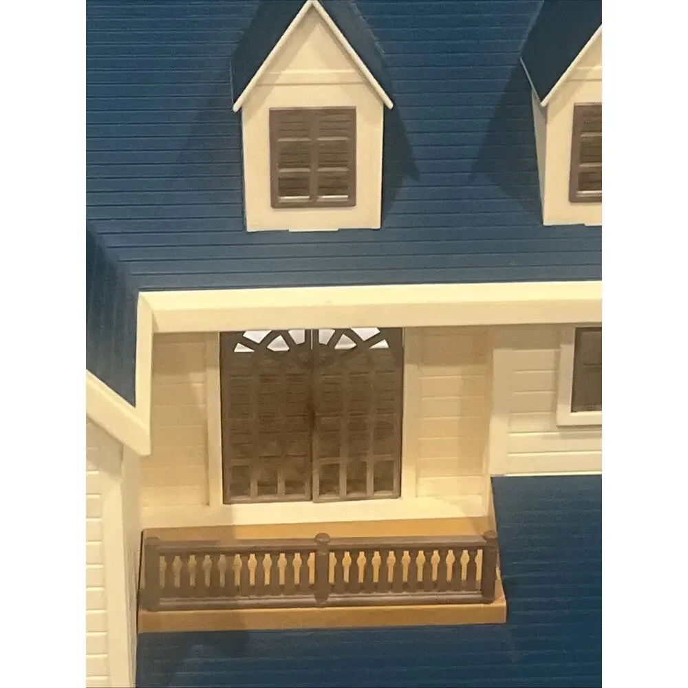 Calico Critters Sylvanian Families House on the Hill Green Roof 3 Story Home